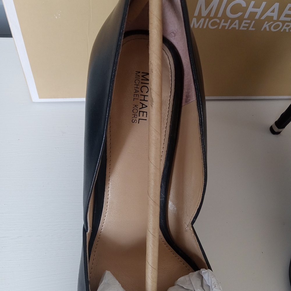 Michael Michael Kors Women's Ashby Flex Pump - Picture 11 of 13